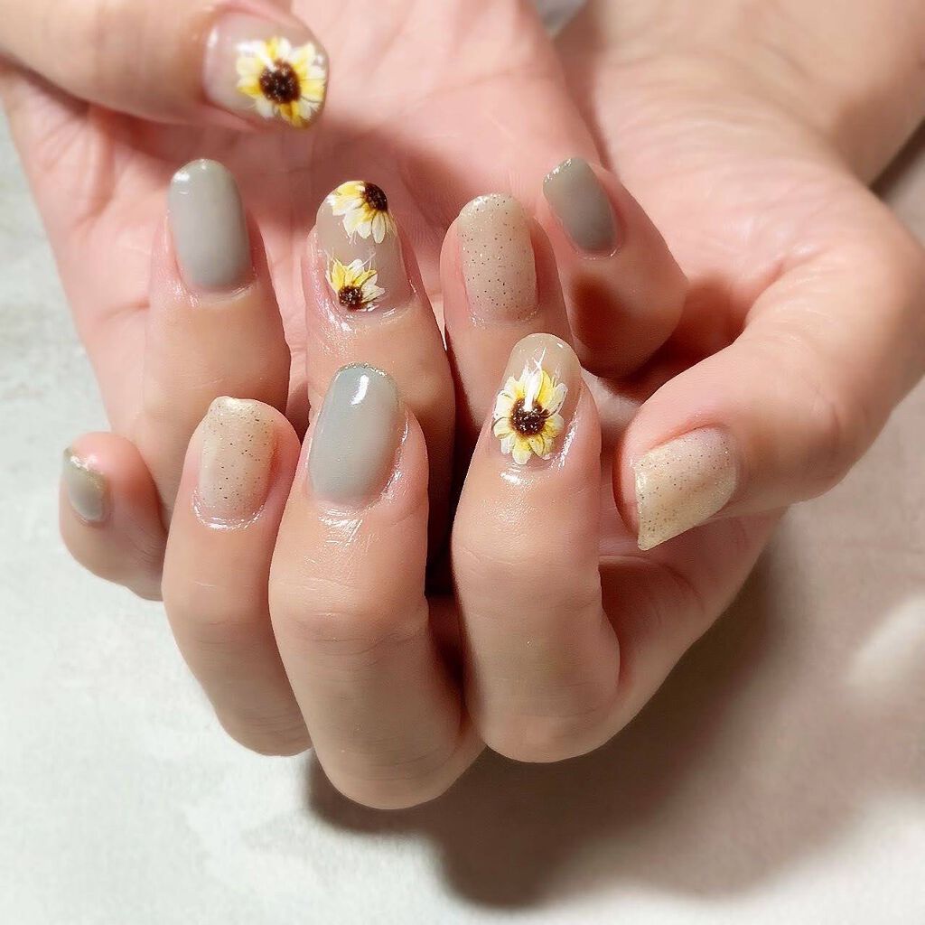 sayachi⋆* on LIPS 「まだまだ人気のひまわりデザイン❤️チップも好評です💓#Summ..」(2枚目)