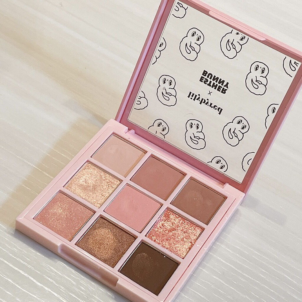 lilybyred ESTHERBUNNY LOVES YOUのクチコミ「こんにちは☺︎いちごです🍓

今回はとっても可愛いパケ買いアイシャドウを紹

介します！！

.....」（3枚目）