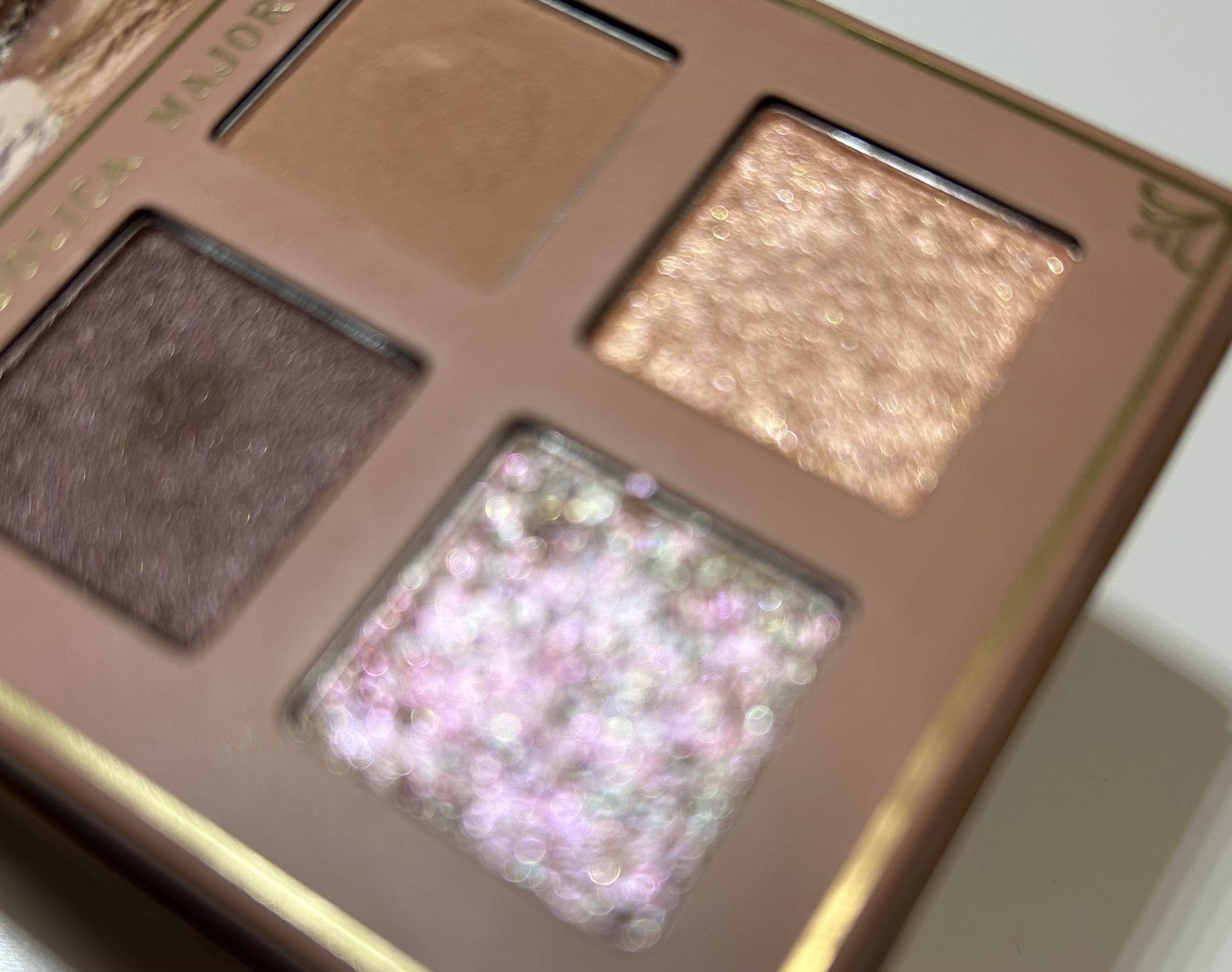 シャドーフラッシュ  BE703 ココアベージュ (稲妻スイッチ)/MAJOLICA MAJORCA/アイシャドウパレットを使ったクチコミ（2枚目）