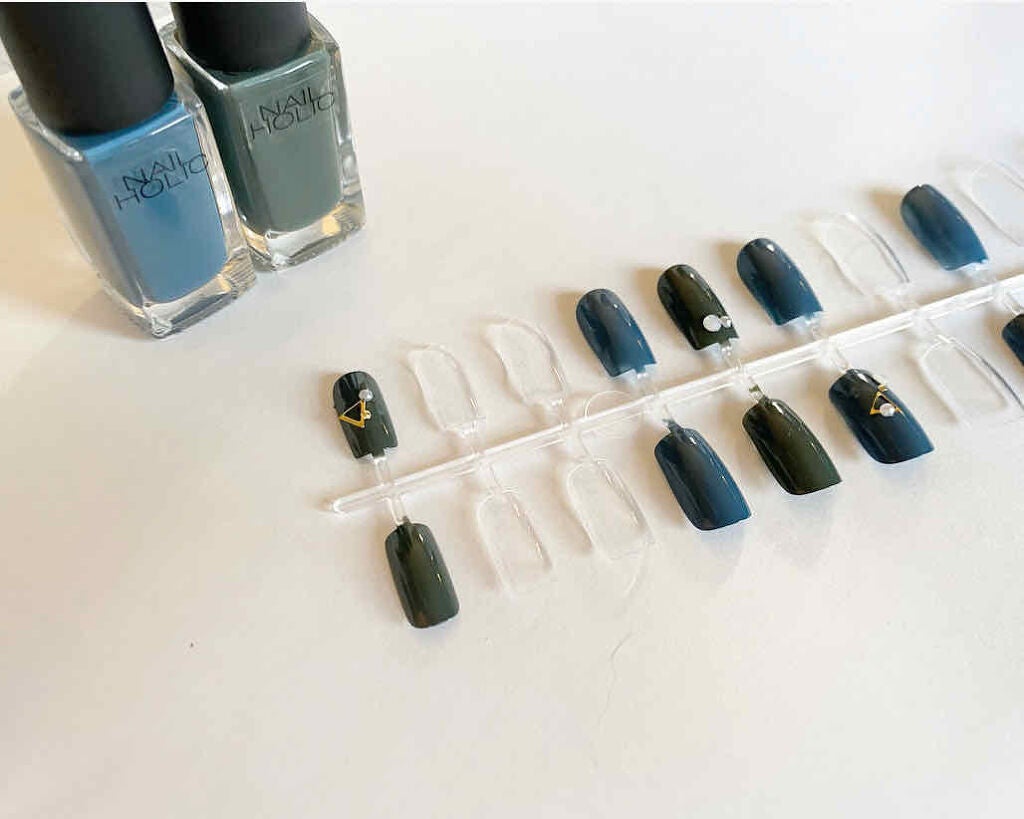 わたし🌥 on LIPS 「つけ爪初めてやってみました♡今回は、NAILHOLICネイル詳..」(1枚目)