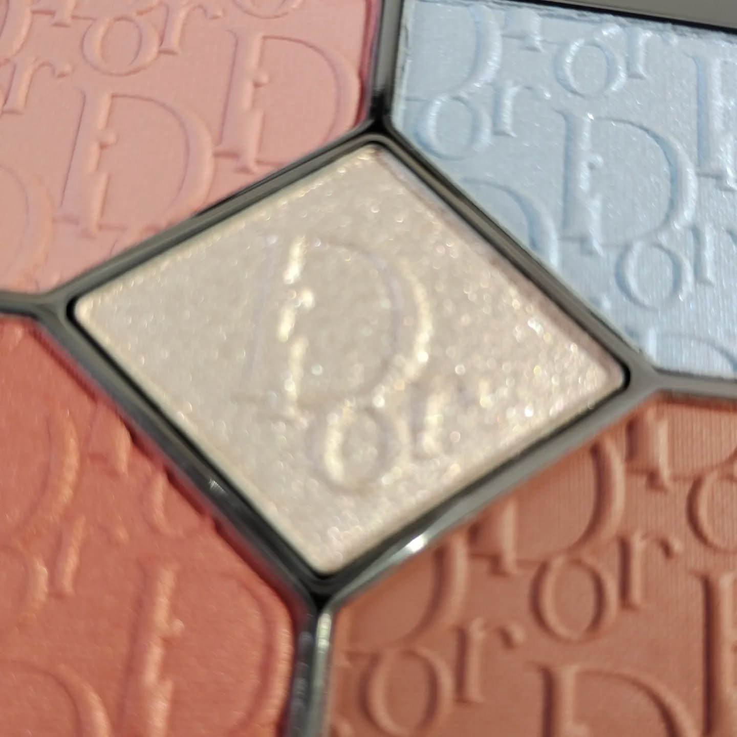 THREE シマリング グロー デュオ/THREE/クリームハイライトを使ったクチコミ（3枚目）