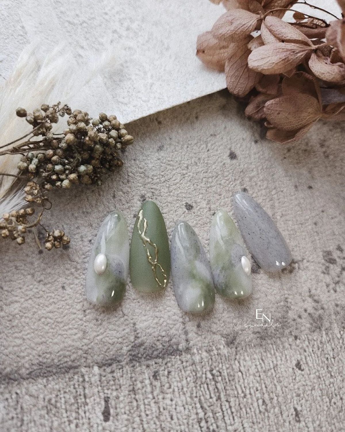 e_nails//フォロバ◎//ネイルとコスメ好きママ on LIPS 「𖢔꙳𐂂𖥧˖*𝙼𝚎𝚛𝚛𝚢𝚇𝚖𝚊𝚜𝙴𝚟𝚎࿄·˖*24日と25日、..」(2枚目)