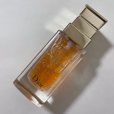 ⭐️Christian Dior
　マイクロ ユイル ド ローズ セラム
　30ml 30,800円

化粧水前につける導入美容液。
類まれな生命力を誇るグランヴィルローズの恵みで、
上質な艶肌へと導く