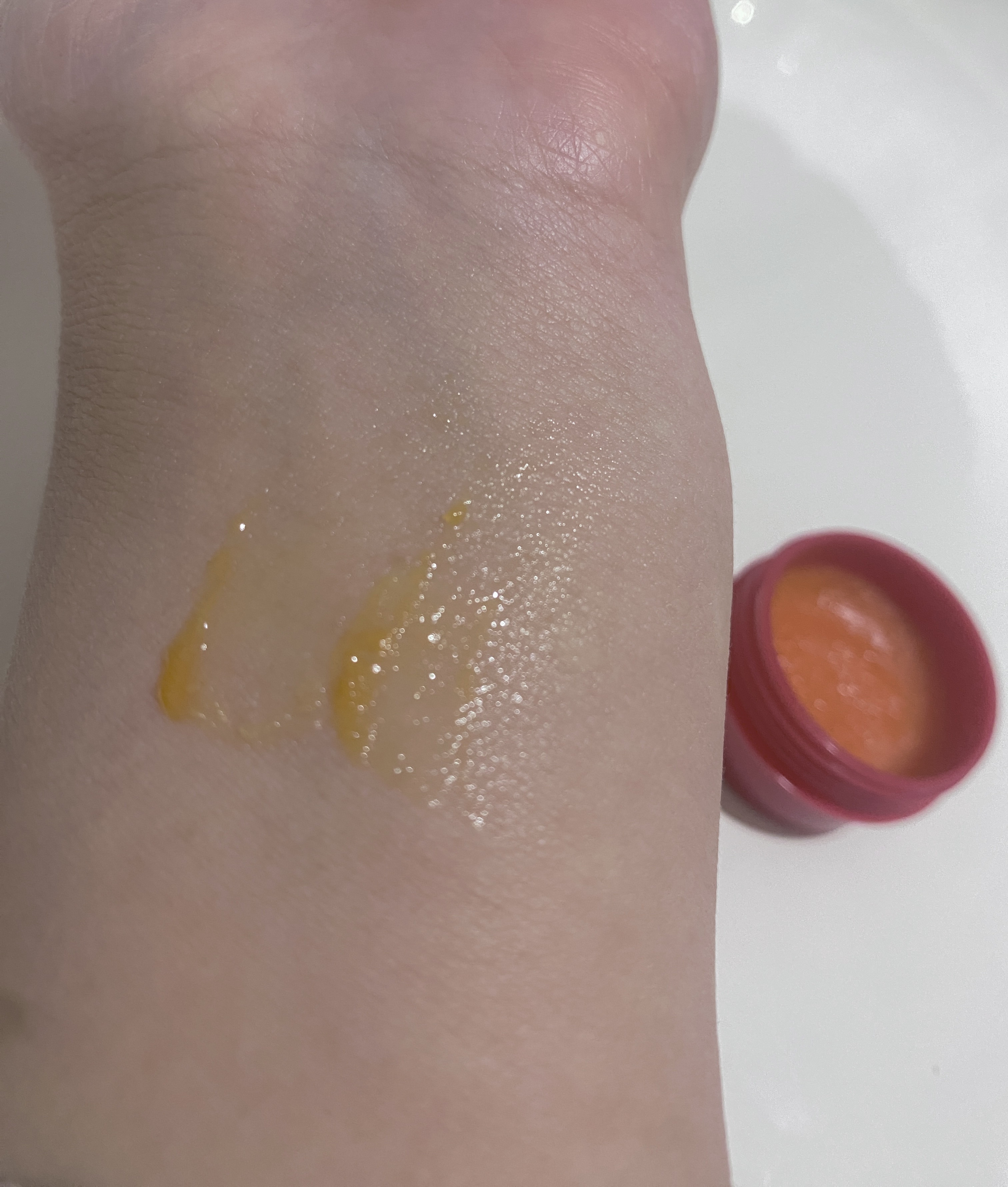 ボーンリッピー リップバーム ストロベリー/THE BODY SHOP/リップバームを使ったクチコミ（2枚目）