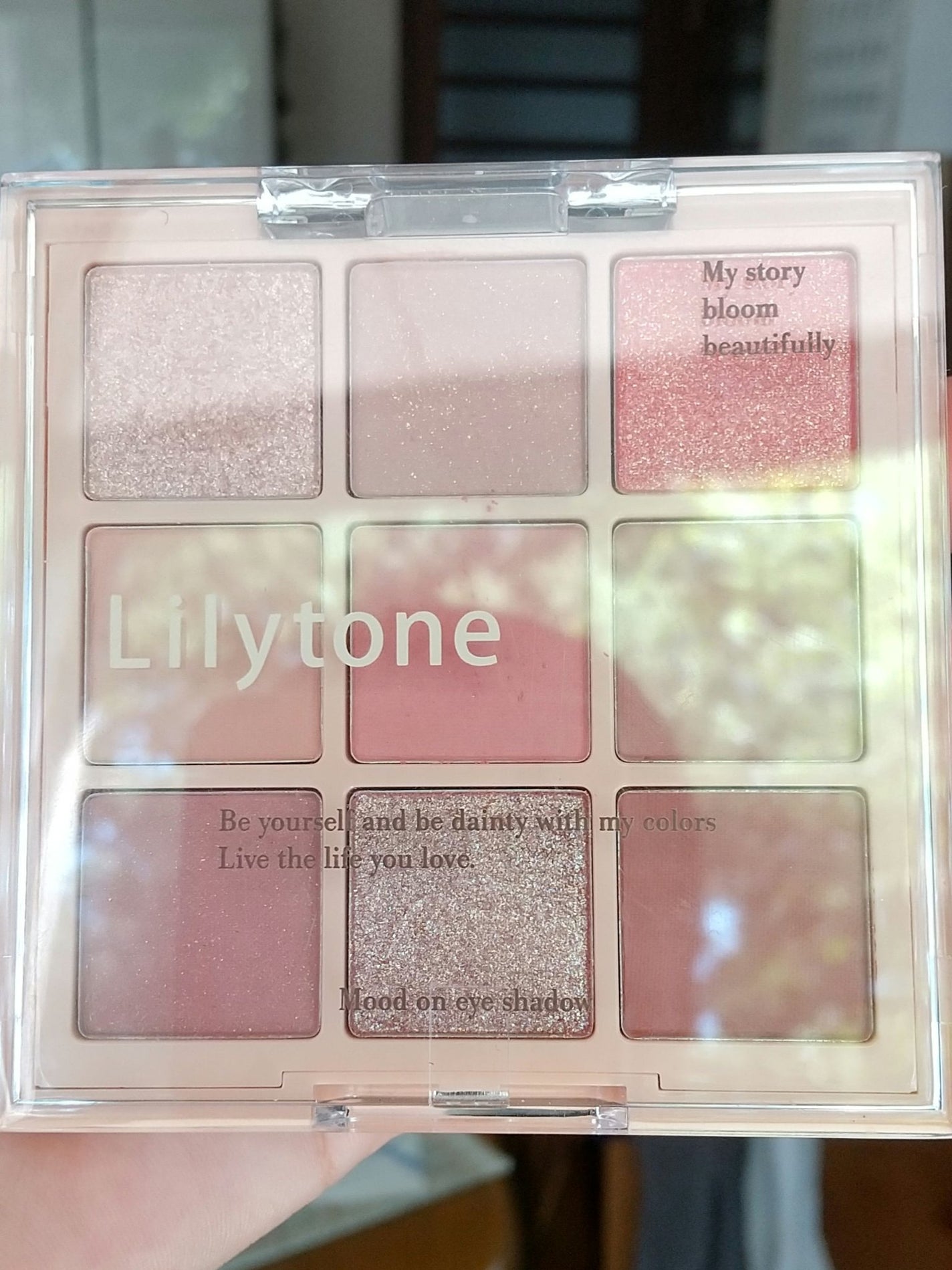 ひか on LIPS 「リリートーンのムーンオンアイシャドウ03思い出のマリーゴールド..」(2枚目)