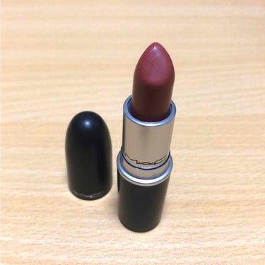 、


m.a.c
リップスティック
616 TAUPE


ブラウンベージュのような色味です💄


秋に使えそうな色ですね☺︎
私はこの時期になぜか一目惚れして
買っちゃいました（笑）

めちゃめちゃ