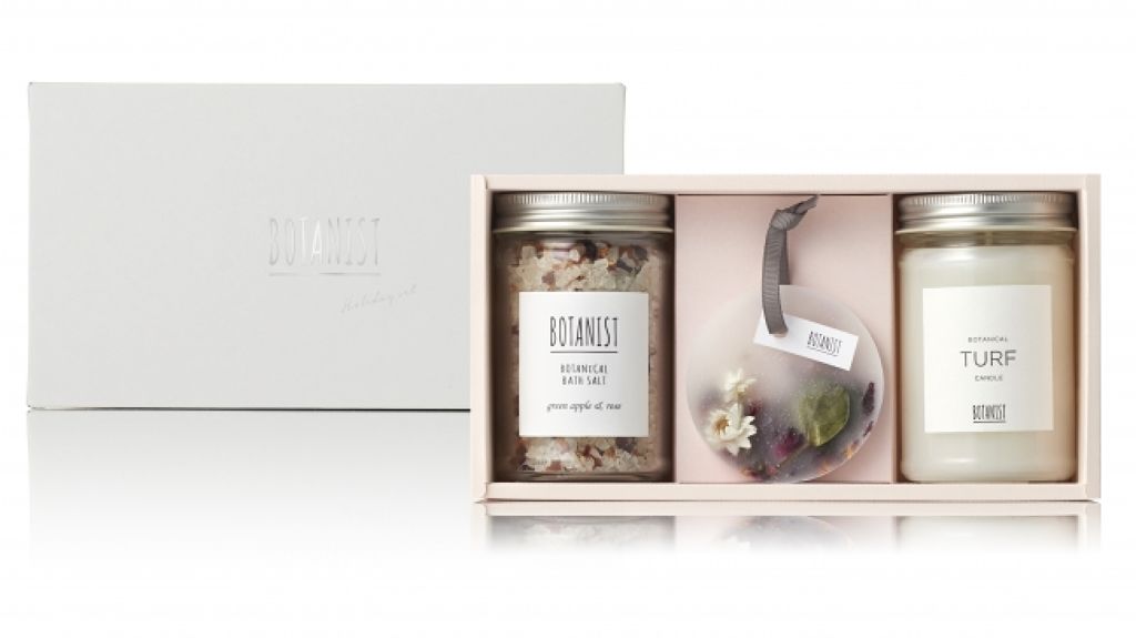 ボタニカルホリデーコフレ ボタニカルバスソルト（グリーンアップル＆ローズの香り）＋ボタニストキャンドル（TURF）