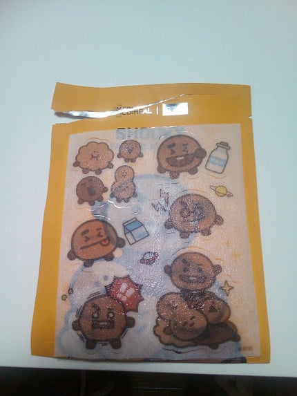 MEDIHEAL BT21 l MEDIHEAL SHOOKY ポイントパッチのクチコミ「✨メディヒール✨
🌸 BT21 フェイス ポイント マスク🌸(SHOOKY)
こちらは、プレ.....」(2枚目)