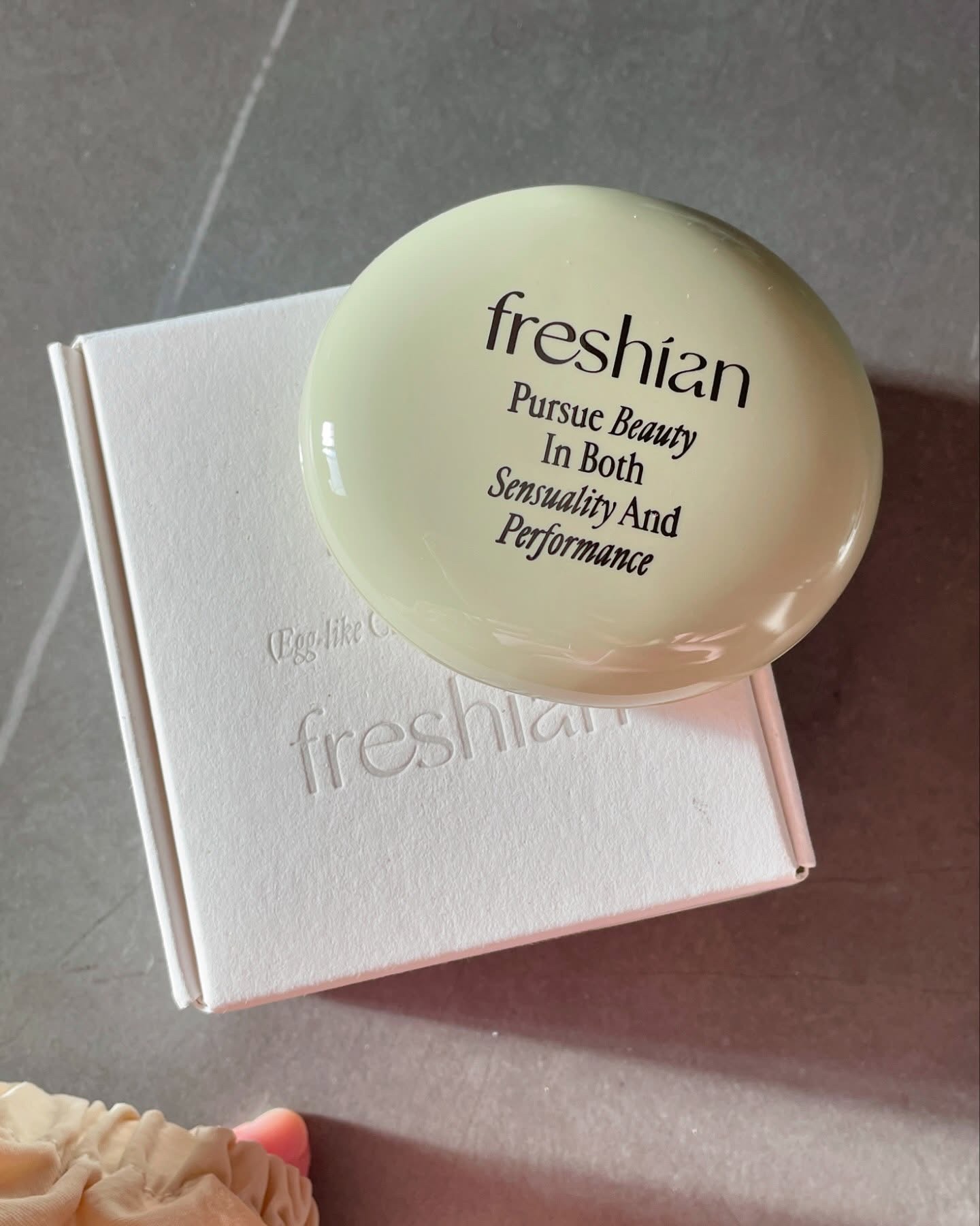 エッグライククリームブラッシャー / freshian