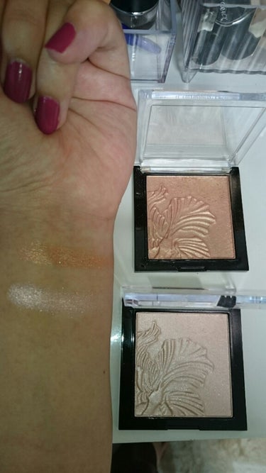 MegaGlo Highlighting Powder/wet 'n' wild/ハイライトを使ったクチコミ（2枚目）