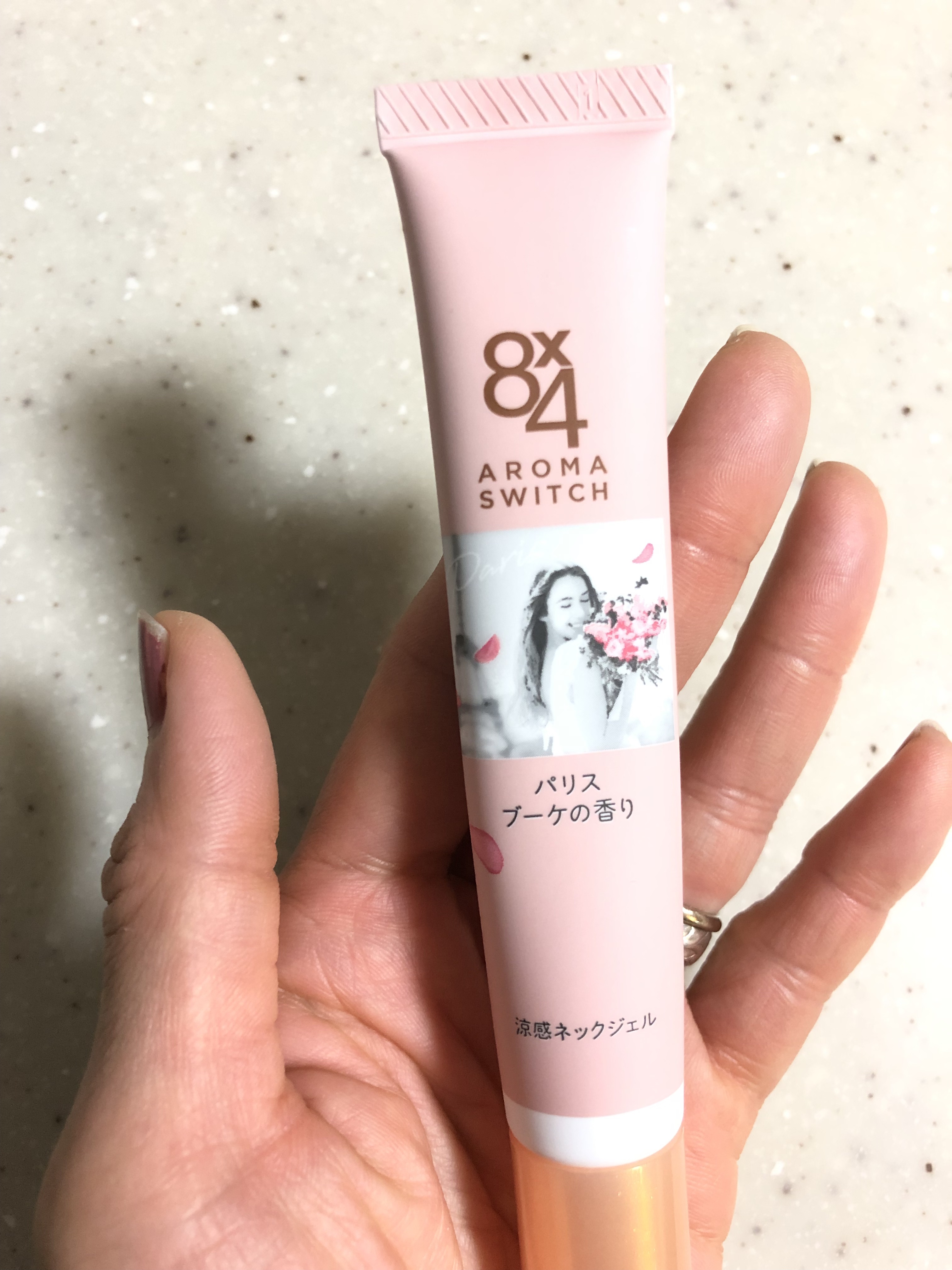 8x4 アロマスイッチ 涼感ネックジェル パリスブーケの香り/８ｘ４/デオドラント・制汗剤を使ったクチコミ（3枚目）