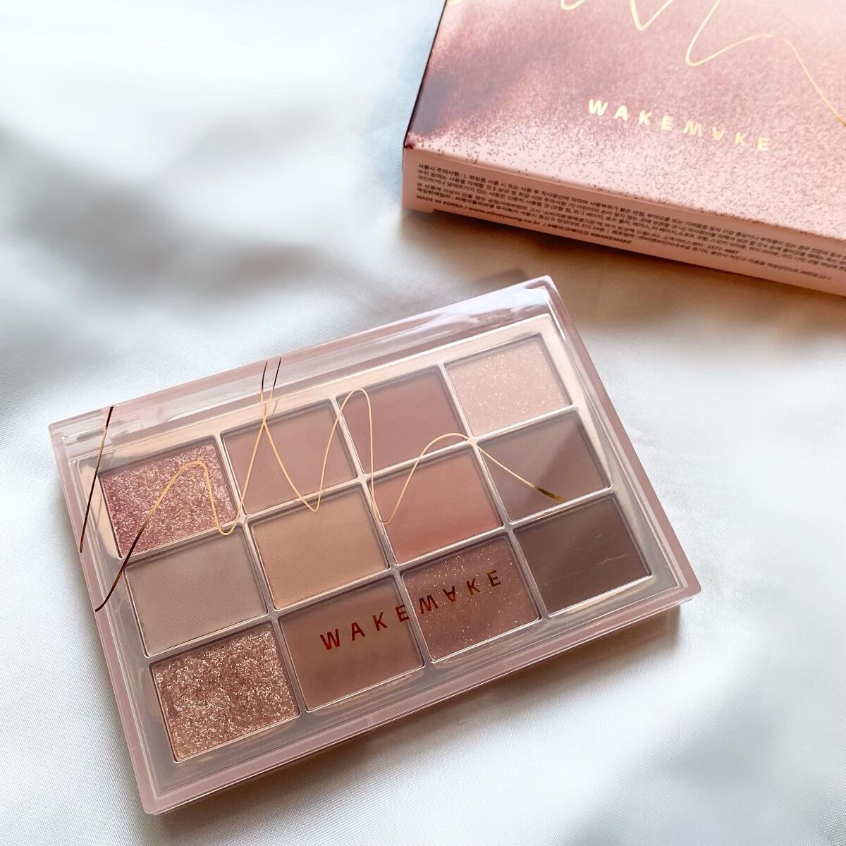 ソフトブラーリングアイパレット 04.コーラルブラーリング/wakemake/アイシャドウパレットを使ったクチコミ（3枚目）
