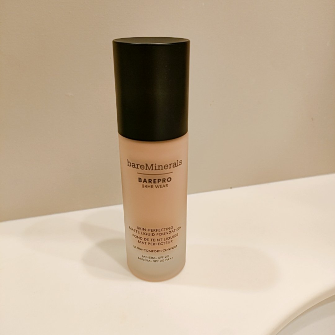 ベアプロ 24HR リキッド ファンデーション ライト 21 ニュートラル/bareMinerals/リキッドファンデーションを使ったクチコミ（2枚目）