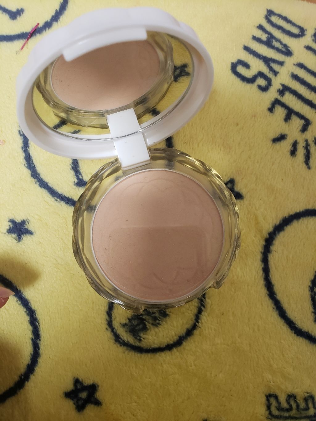 こんばんわ、みぃきぃです😇

今日の紹介
セザンヌ
UVシルクカバーパウダー  02ナチュナル
(フェイスパウダー)

SPF50PA++++
オールシーズン用
しっとりタイプ

私は、これリピです🌼.*安いのにSPF50PA入ってるし