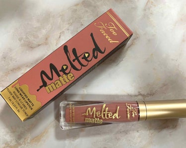 メルテッド リキッド マット ロングウェア リップスティック セル アウト/Too Faced/口紅を使ったクチコミ（2枚目）