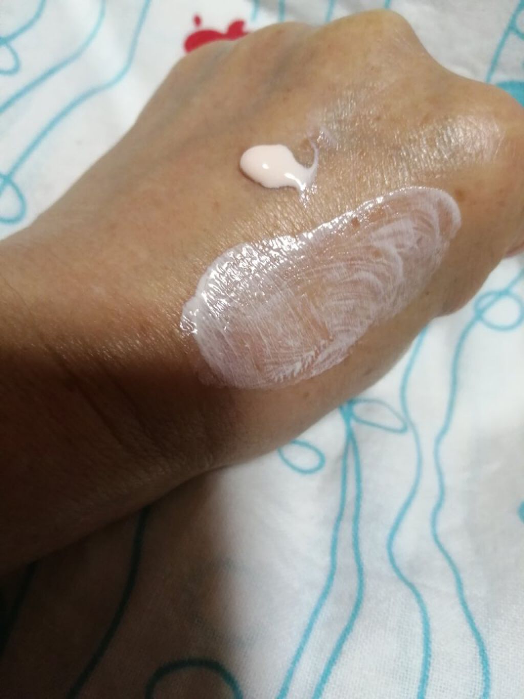 ホワイトＵＶジーニアス/BENEFIQUE/日焼け止めローションを使ったクチコミ（3枚目）