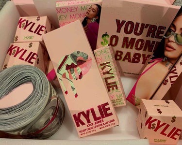 Kylie Jenner
you're so money

カイリー😍22歳のお誕生日のbundle
早くメイクしたい💄

#kylieJenner