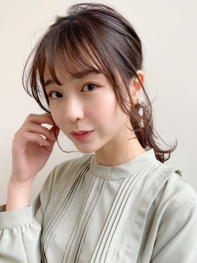 ポニーテールの女性