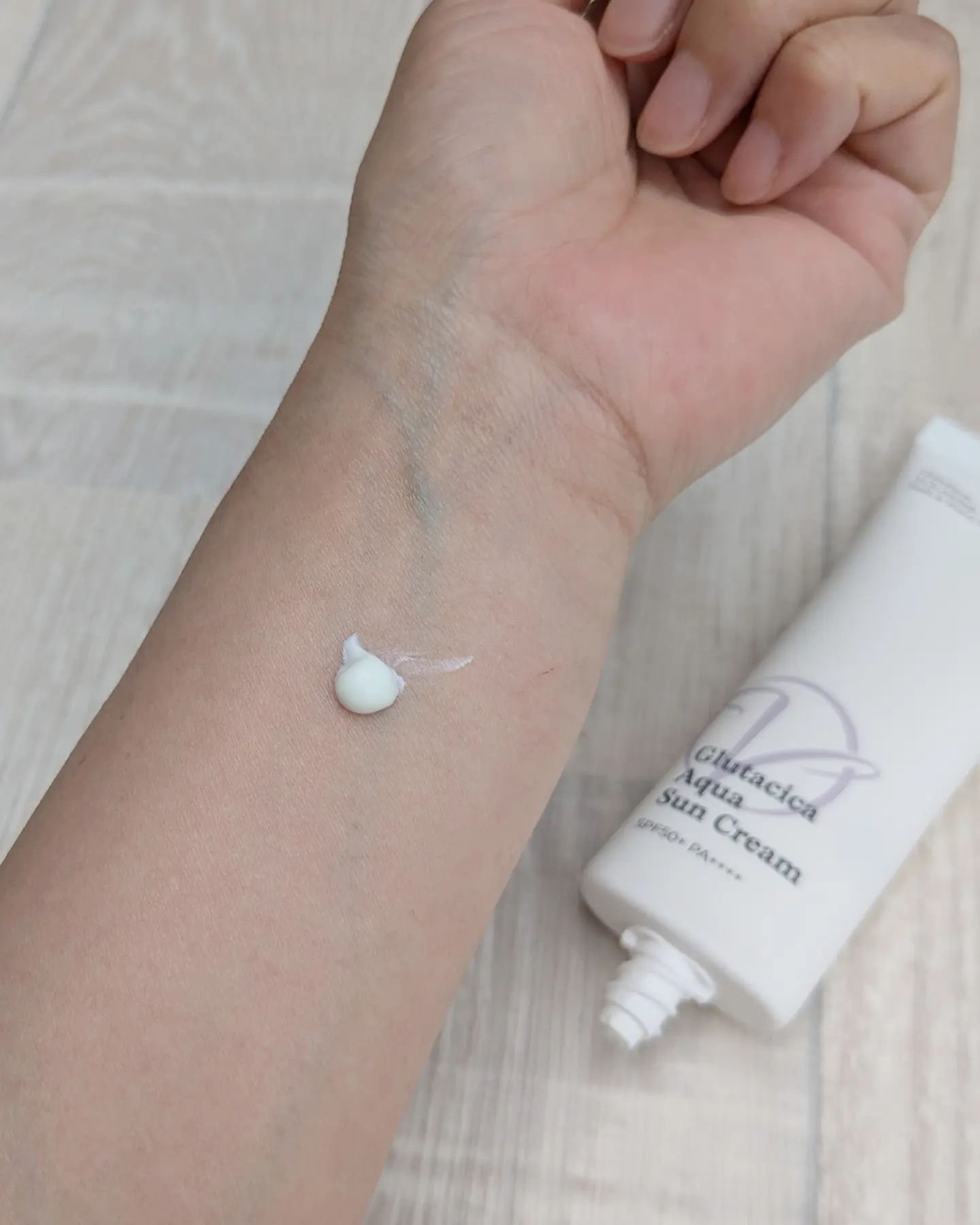 Dr.Viuum グルタシカ Aサンクリームのクチコミ「グルタシカ
アクアサンクリーム

塗り広めると瑞々しいテクスチャーの日やけ止めクリーム☀

肌.....」（2枚目）