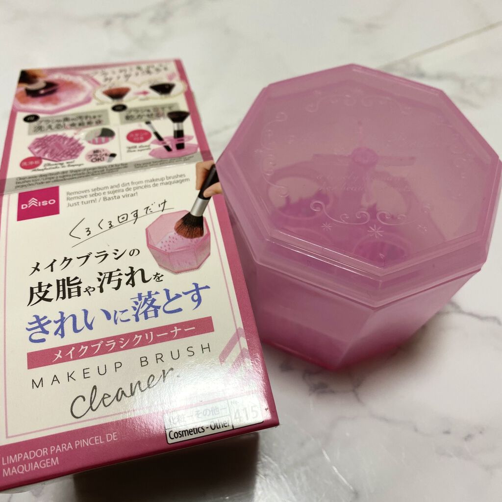 簡単に でも綺麗に洗いたい！

顔に触れるブラシだから
清潔に保ちたいですよね🥺

今まで洗顔フォームを付けて
手のひらで洗ってました✋
スポンジの上でくるくるタイプもあるけど
クリーナーを入れて混ぜ混ぜタイプにしました🌀

何となくこ