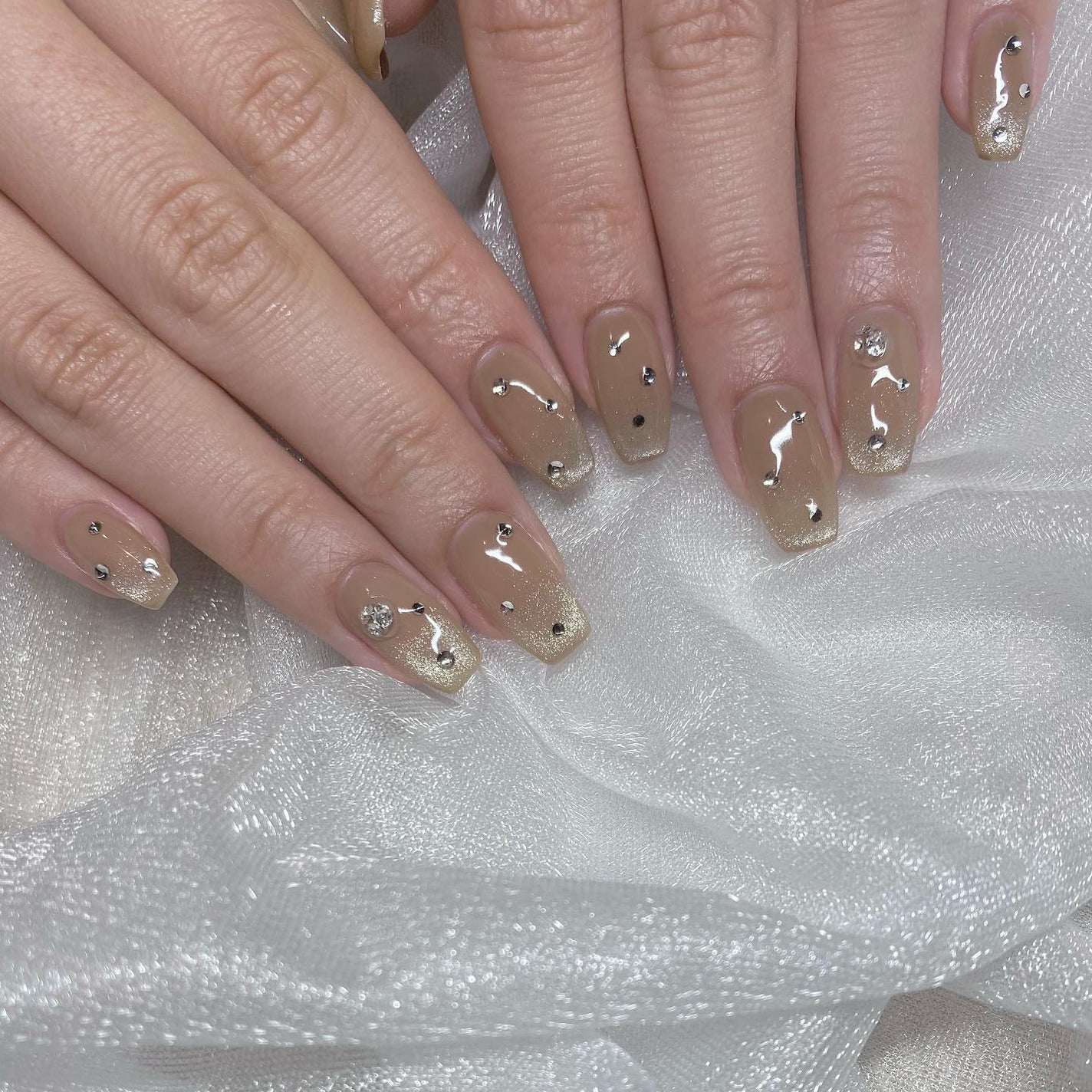 kanna on LIPS 「・・・大人シンプルワンホンネイル🇨🇳❤️ミニVカットもかわいぃ..」(1枚目)