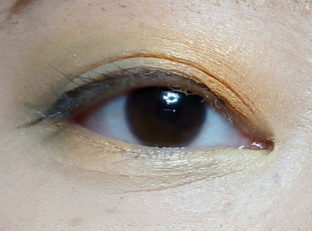 THE BODY SHOP シマーキューブのクチコミ「今日のアイメイク(^^♪フォローさん方からリクエストがあったので、ザ·ボディショップの廃盤にな.....」（1枚目）