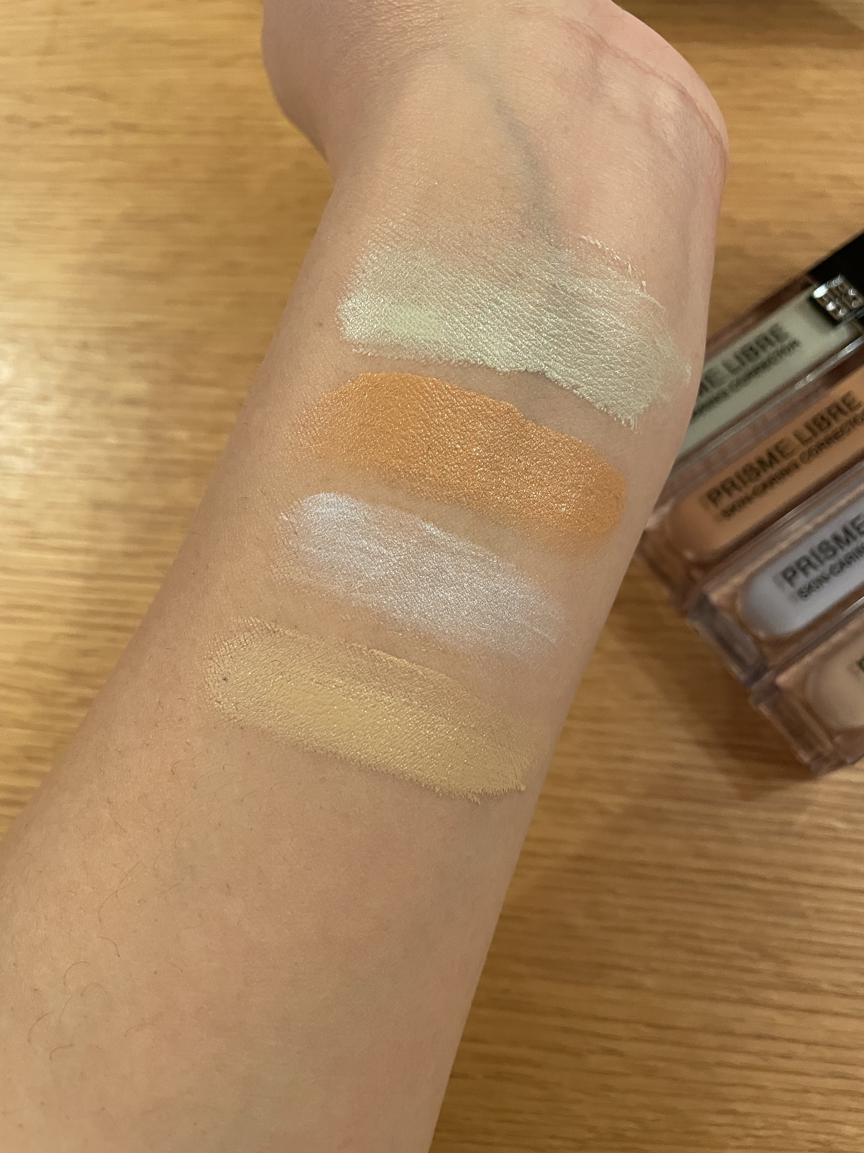 プリズム・リーブル・スキンケアリング・コンシーラー/GIVENCHY/リキッドコンシーラーを使ったクチコミ（3枚目）