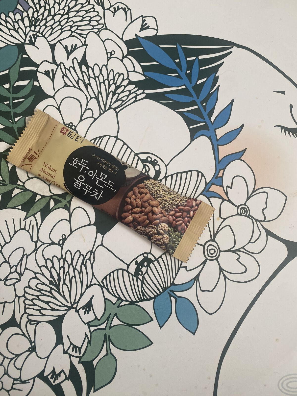 韓国のお茶をもらいました！
────────────

何これ？美味しい〜
仕事の同僚
にいただきました
その方は韓国でお仕事してたらしく
美味しいものをたくさん知ってて
これ飲んでみてともらいました

ブランド: ダムト

ダムト ユルム