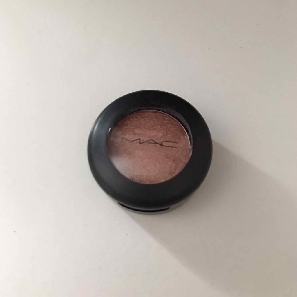 スモール アイシャドウ イン ザ シャドウズ/M・A・C/単色アイシャドウを使ったクチコミ（1枚目）