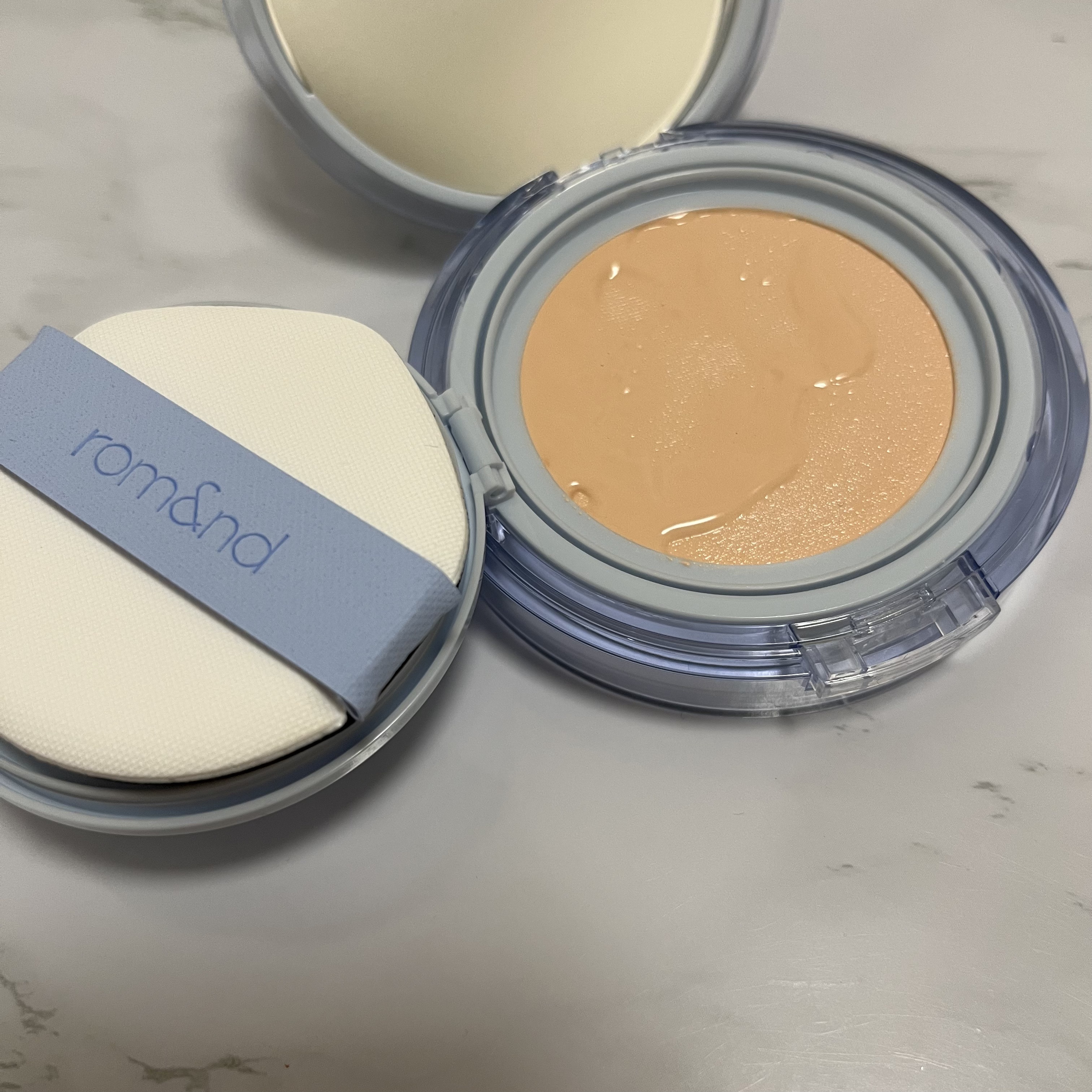 ベアウォータークッション 01 ポースリン17/rom&nd/クッションファンデーションを使ったクチコミ（2枚目）