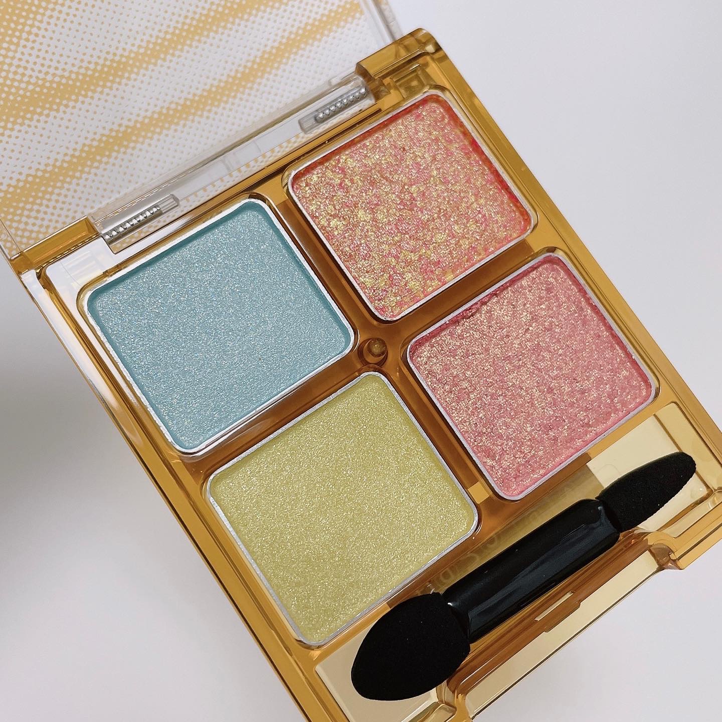 ビーチバカンスグリッターパレット EX-3トロピカルサニービーチ：南国のビーチを感じさせるトロピカルなビーチ/KATE/アイシャドウパレットを使ったクチコミ（1枚目）