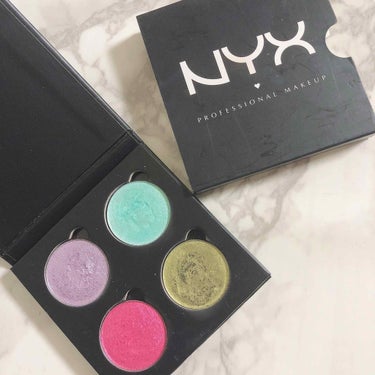 NYX  Professional Makeup 
プリズムアイシャドウ

右上から時計回りに
05 マーメイド
18 ビーウィッチド
17 ドールフェイス
16 ウィムジカル


一目惚れカラーばかり