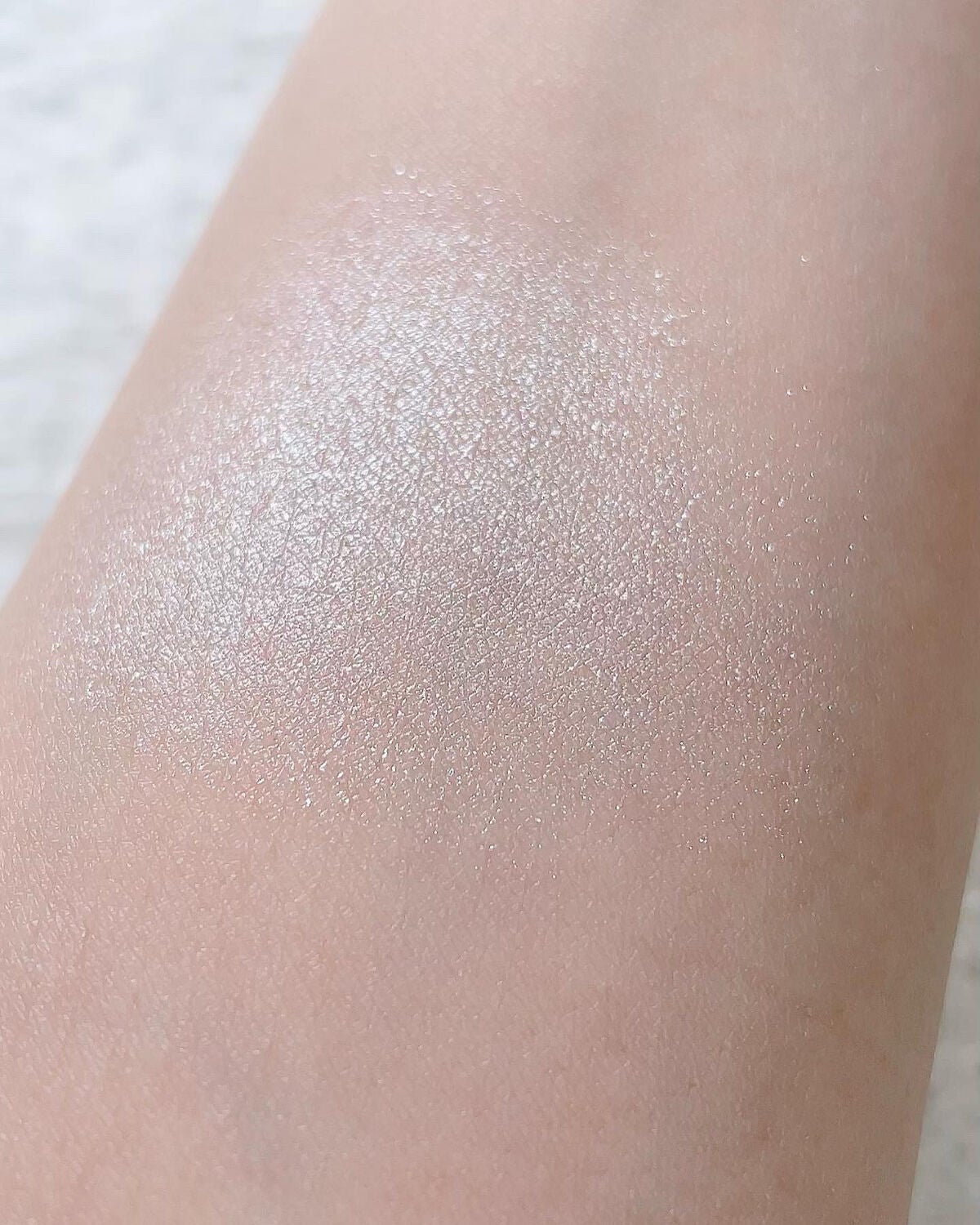 ごんす@YouTube始めました on LIPS 「《マジョマジョ 色々使える白ラメ❤︎》マジョマジョの単色アイシ..」(4枚目)