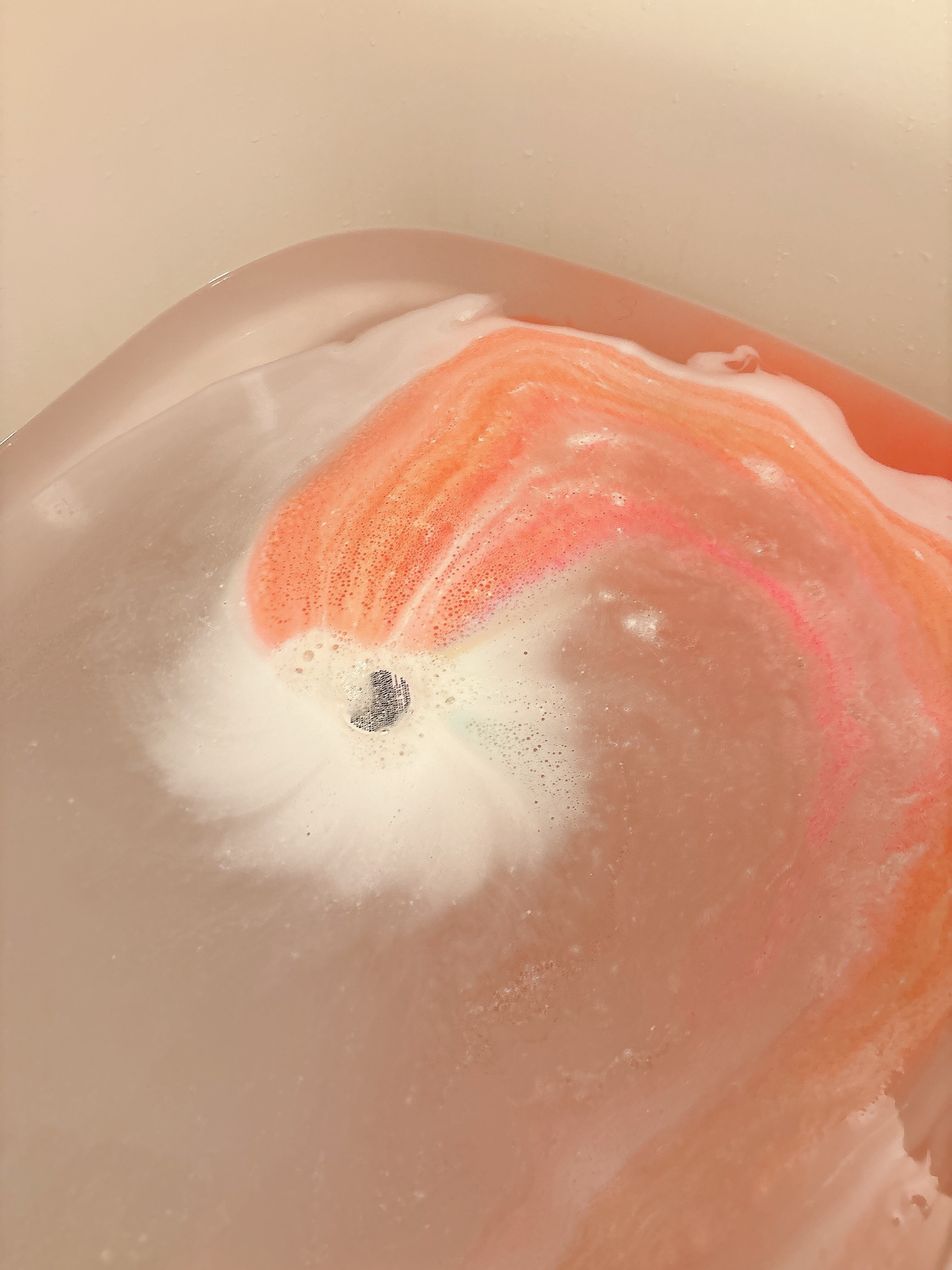 フォロー ザ ホワイトラビット（バスボム）/ラッシュ/炭酸系入浴剤を使ったクチコミ（3枚目）