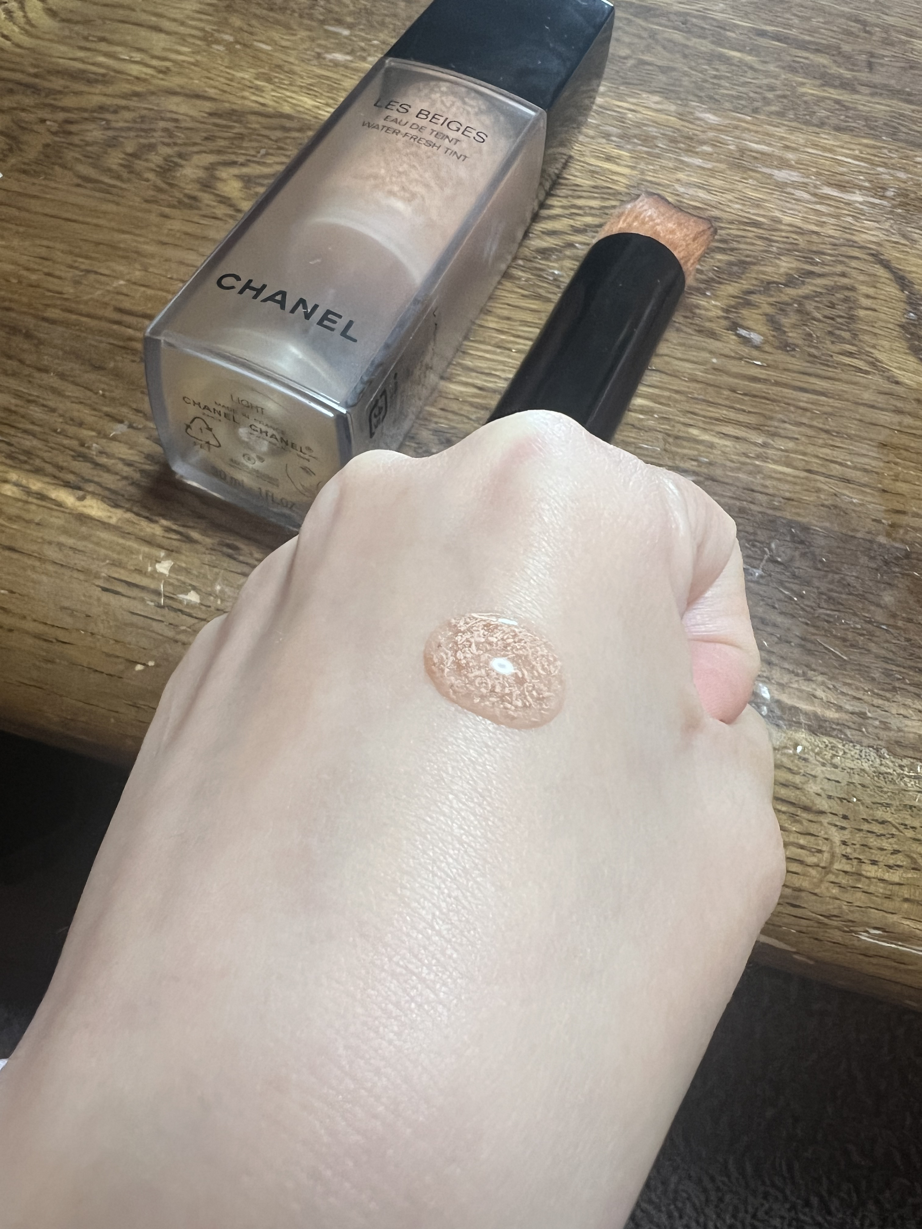 CHANEL レ ベージュ オー ドゥ タンのクチコミ「CHANEL

レ ベージュ オー ドゥ タン ライト
30ml ブラシ付き  ¥9,790 .....」（2枚目）