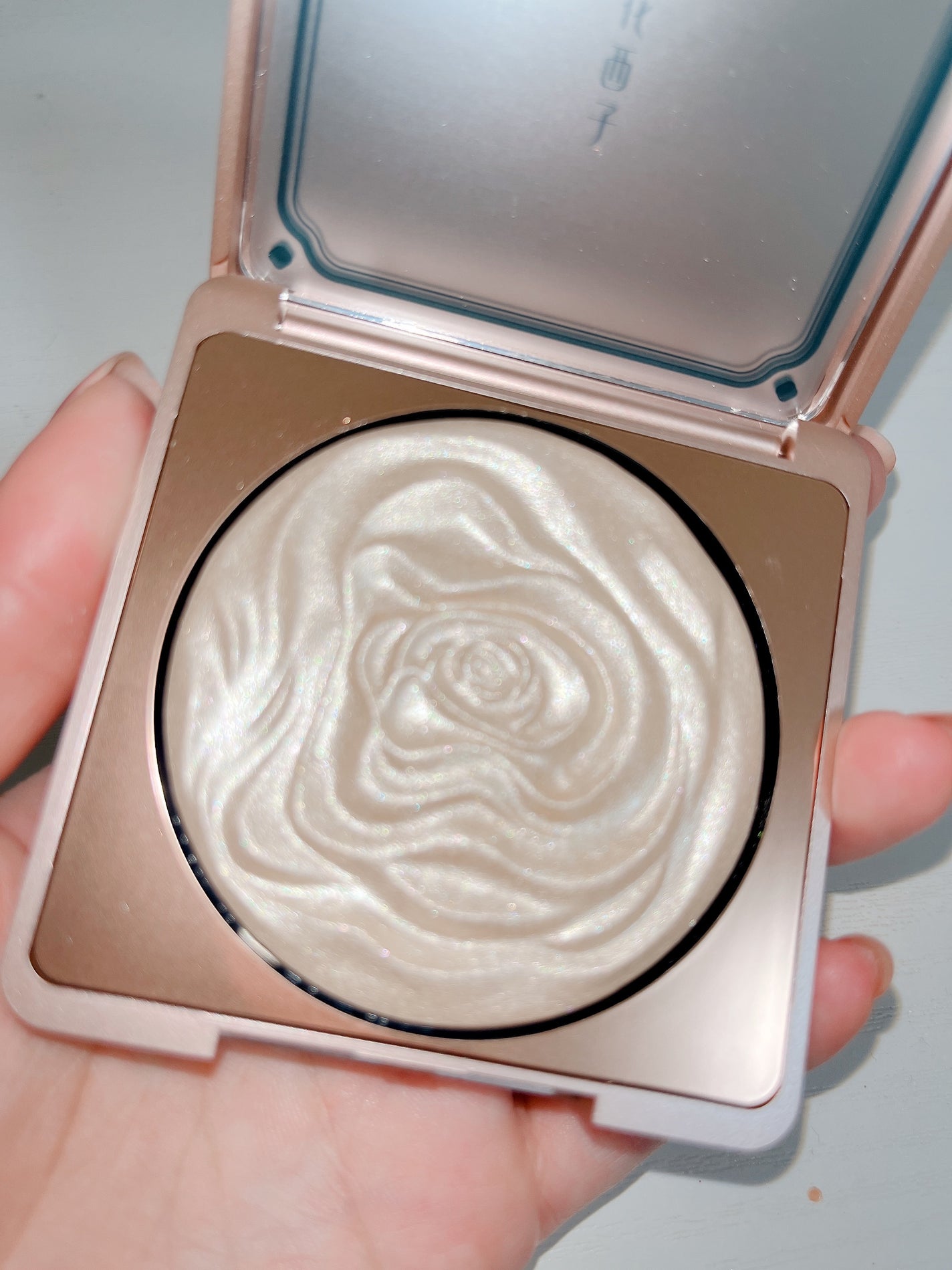 双花彫刻 ハイライト/花西子/パウダーハイライトを使ったクチコミ(4枚目)