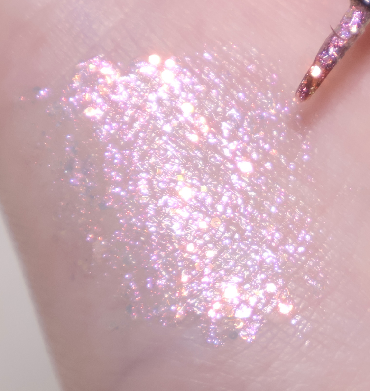 グリッター イルミネーションライナー R/CipiCipi/リキッドアイライナーを使ったクチコミ（2枚目）