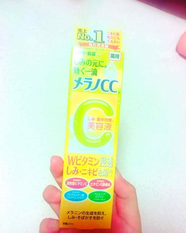 🍋メラノCC 薬用しみ集中対策液🍋￥972
つけた感じは結構べとべと？けどしっかりその分保湿してくれる感じが好きです💗😁
匂いは柑橘系ですがそんなにきつくなく、、塗ってると少しあったかくなったりすること