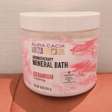 Aura Cacia Aromatherapy Mineral Bathのクチコミ「iHerbで購入！

日本では珍しいゼラニウムの香りのバスソルトです。
以前1回分の袋を購入し.....」（1枚目）