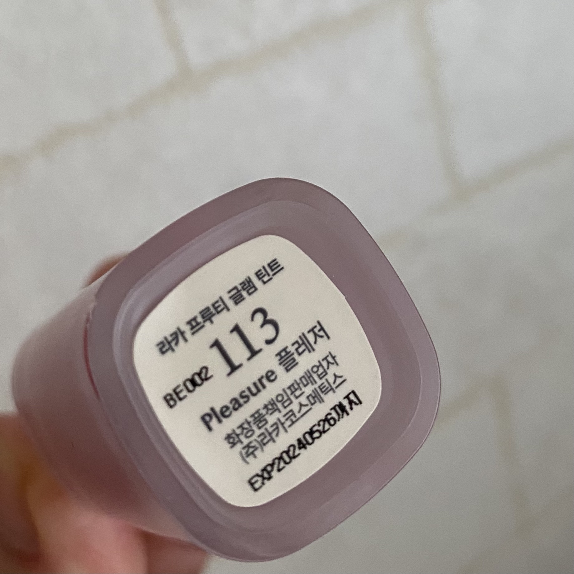 フルーティーグラムティント 113 プレジャー/Laka/リップティントを使ったクチコミ（3枚目）