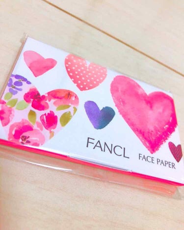

こちらファンケルのバレンタイン限定パッケージのあぶらとり紙になります💗

すごくパッケージが可愛く一目惚れしました。

スイートフラワーのほのかな香りがするので、とてもお気に入りです☆