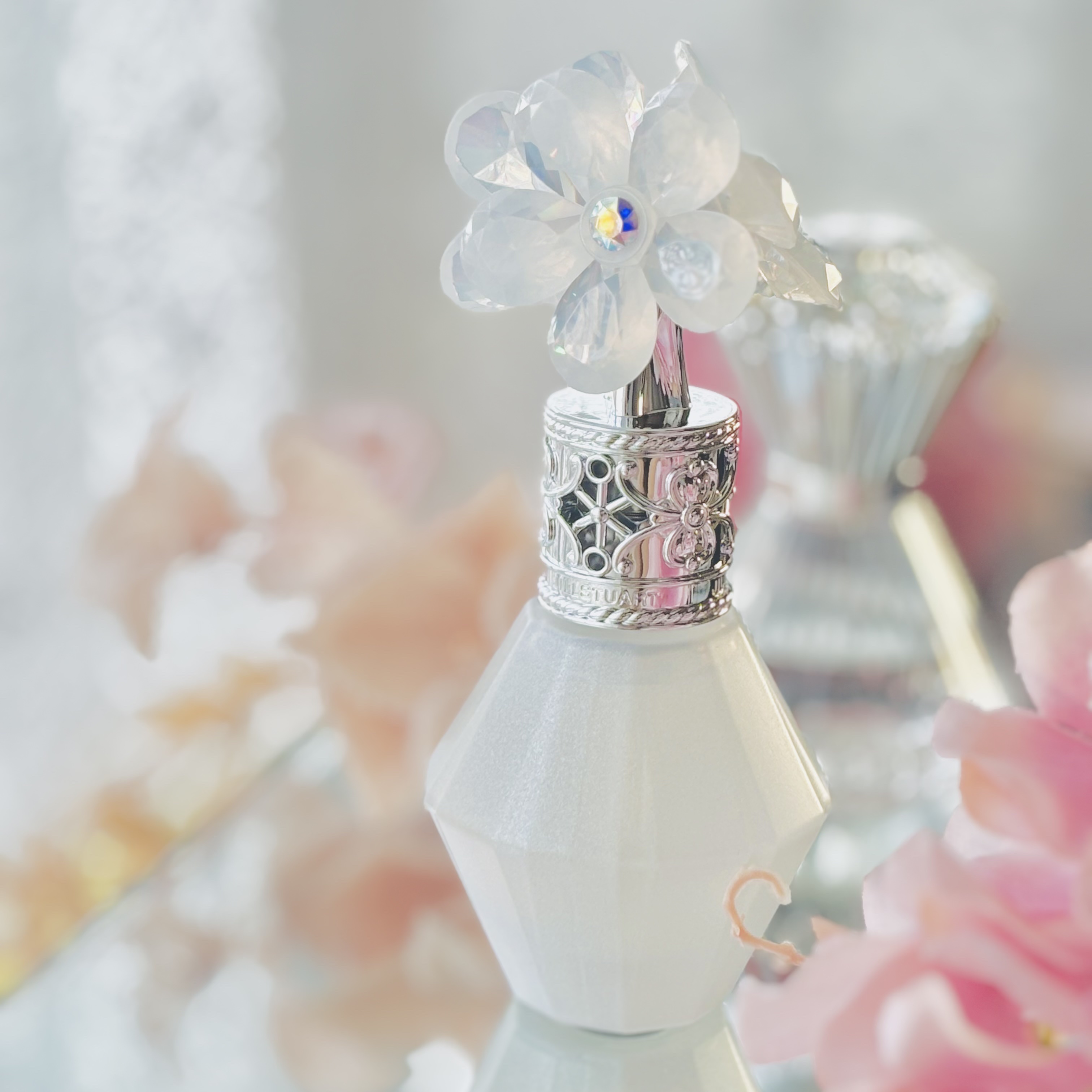 JILL STUART クリスタルブルーム スノー オードパルファンのクチコミ「【JILLSTUART Crystal Bloom Snow eau de parfum 】
.....」（2枚目）