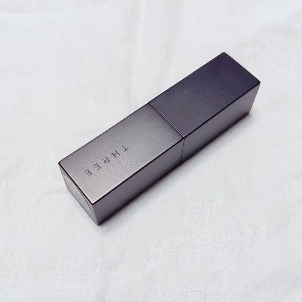 デアリングリィディスティンクトリップスティック/THREE/口紅を使ったクチコミ(2枚目)