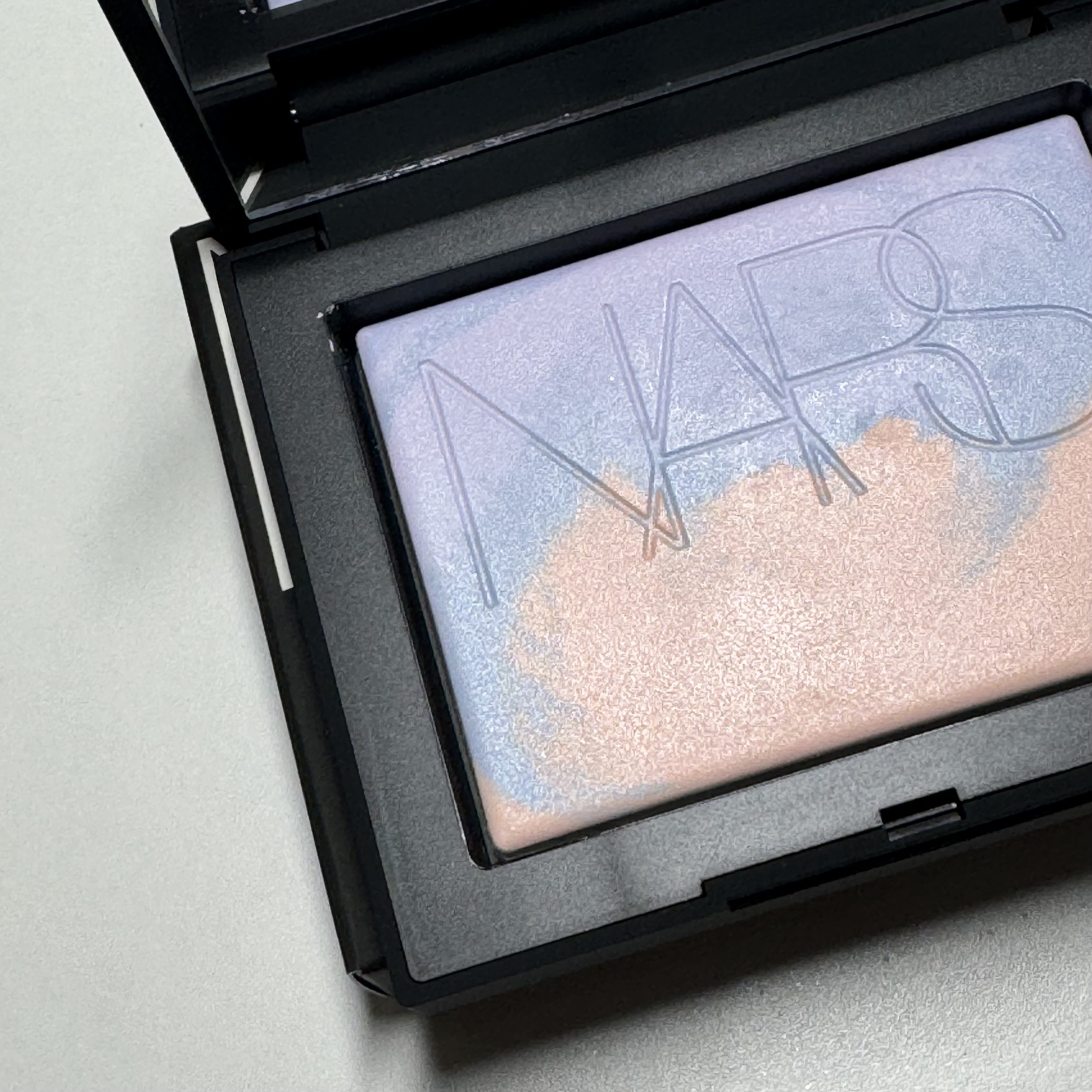 ライトリフレクティング プリズマティックパウダー/NARS/プレストパウダーを使ったクチコミ（1枚目）