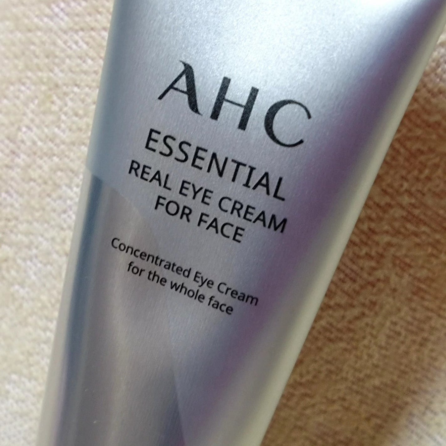 エッセンシャル リアル アイクリーム フォーフェイス/AHC/アイケア・アイクリームを使ったクチコミ(2枚目)