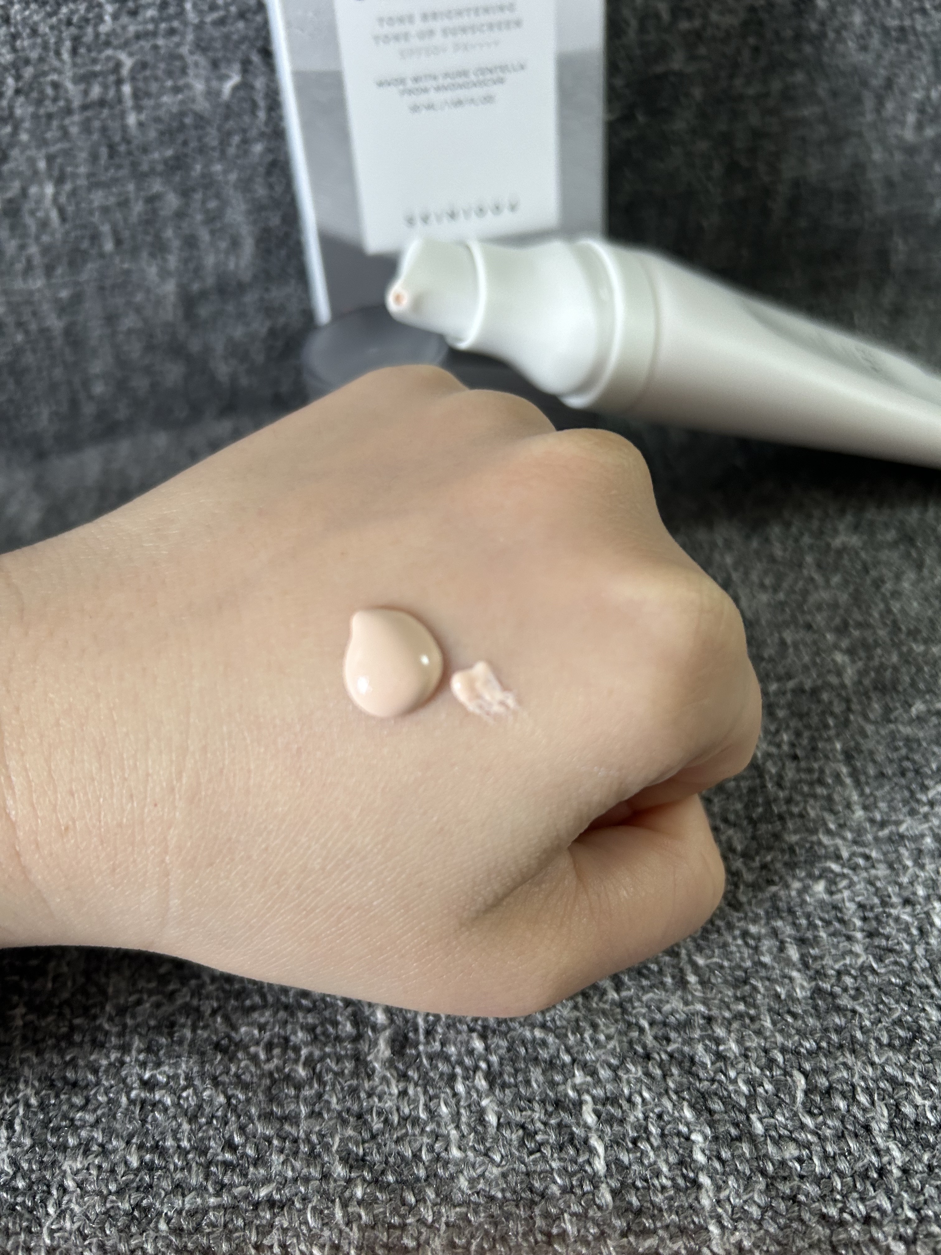 トーンブライトニング トーンアップサンスクリーン/SKIN1004/日焼け止めクリームを使ったクチコミ（2枚目）