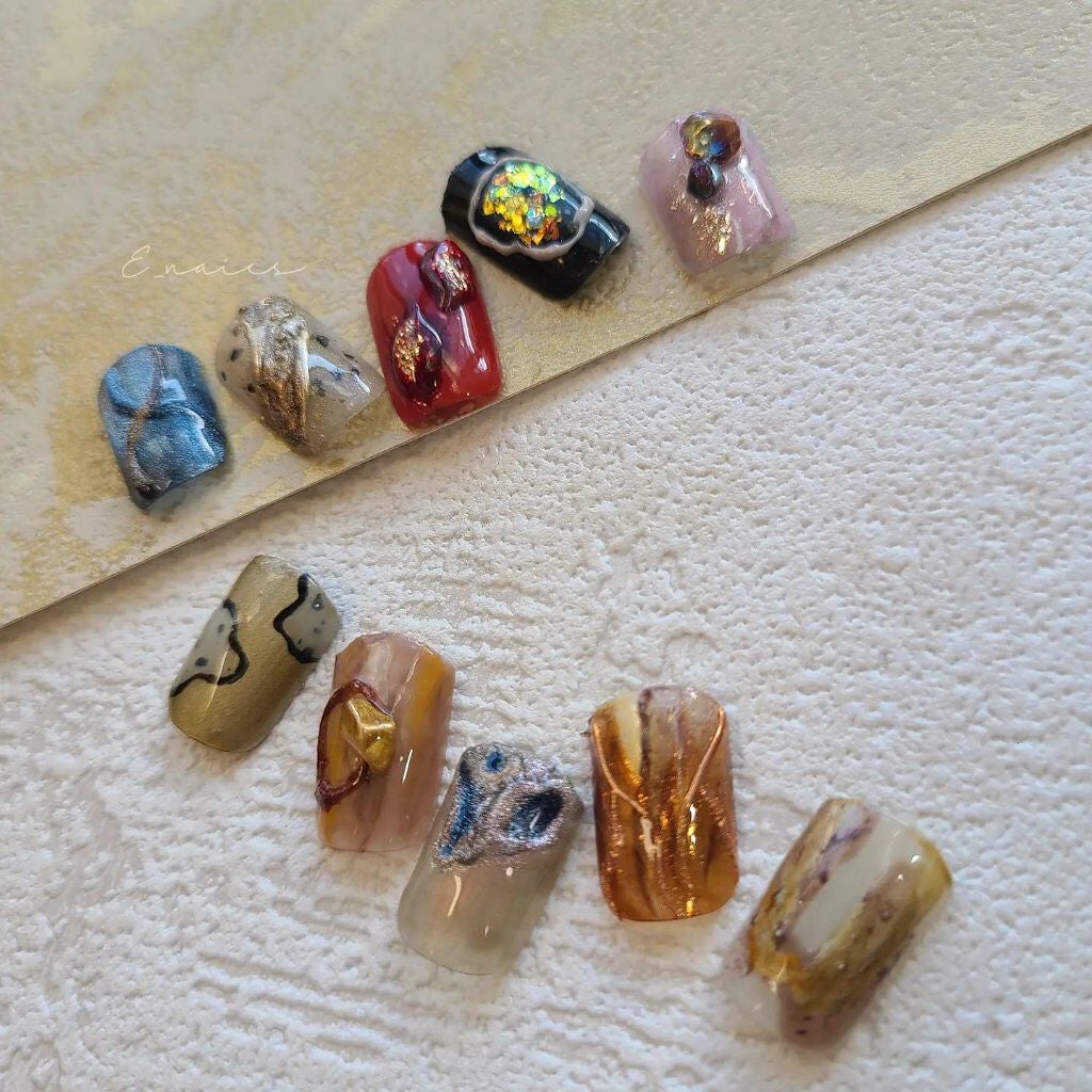 e_nails//フォロバ◎//ネイルとコスメ好きママ on LIPS 「自家製ベリーショートチップで個性派ニュアンス😁👍🏻いろいろ😊使..」(2枚目)