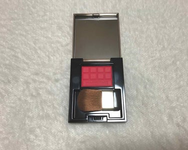 
【ブランド】 MAQUillAGE
【商品名】     チークカラー（クリア）
【品番】          RD444

似合わないと思っていた赤チークがまさかの最近のお気に入り😳

見た目かなり鮮や