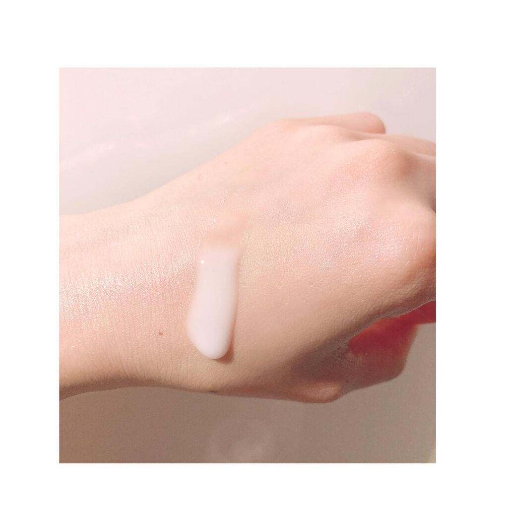 プレミアムボディミルク ホワイトニング【医薬部外品】 /ニベア/ボディミルクを使ったクチコミ(3枚目)