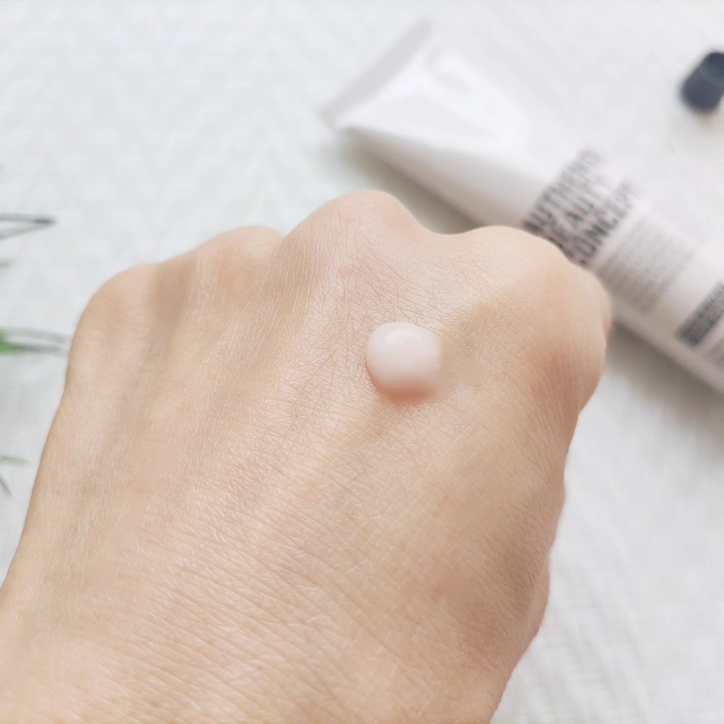 ハンド&ヘア ライトセラム/AUTHENTIC BEAUTY CONCEPT/ハンドクリームを使ったクチコミ(4枚目)